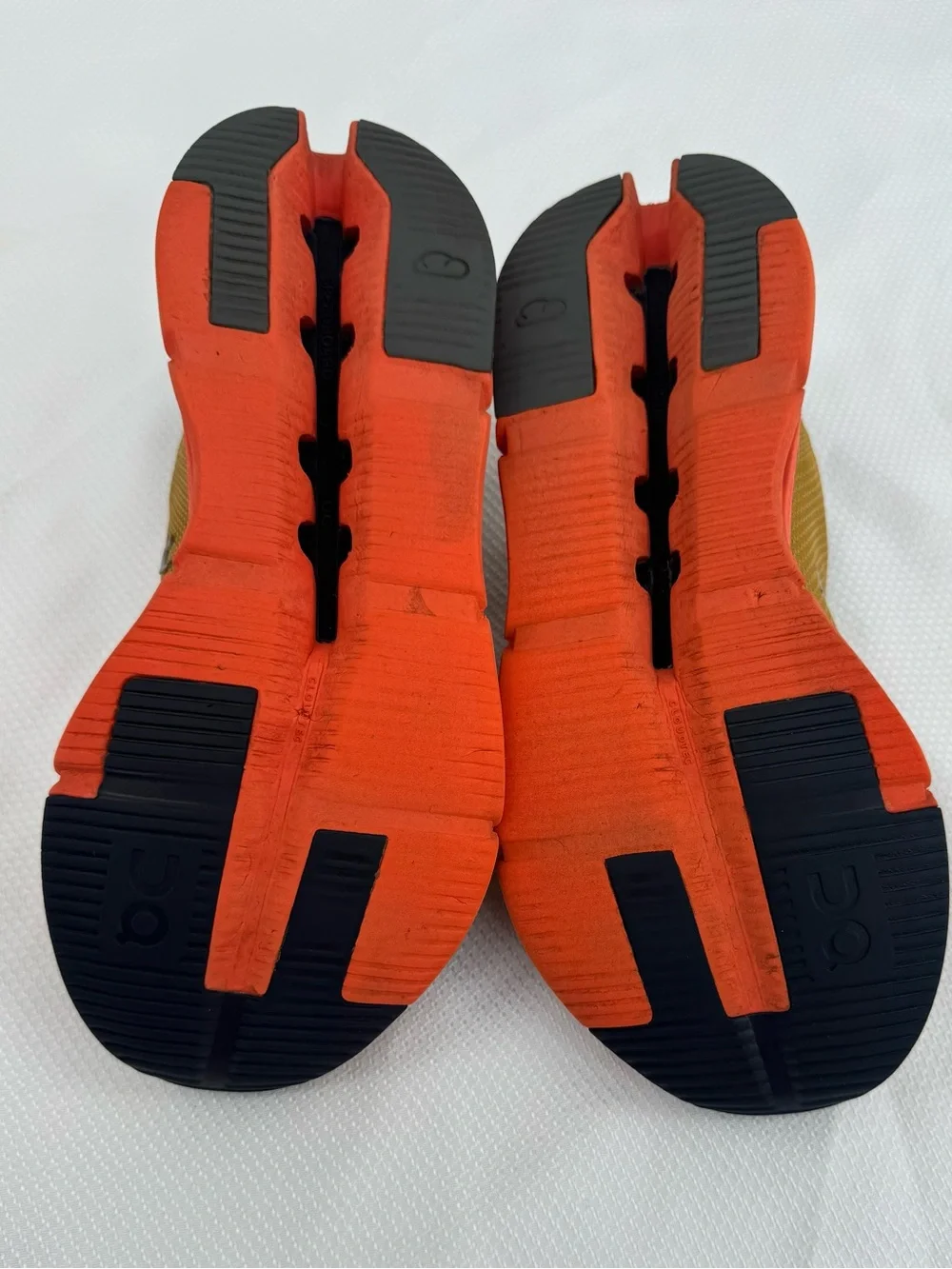 On Running Men's Cloud Runner — Mustard Upper & Coral Midsole Size 9